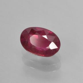 0.71カラットの天然ワインレッドルビー（6×4.1 mm・オーバルカット）
