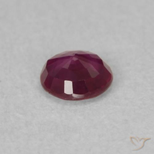 0.25カラットの天然赤みがかった紫ルビー（3.78 mm・ラウンドカット）