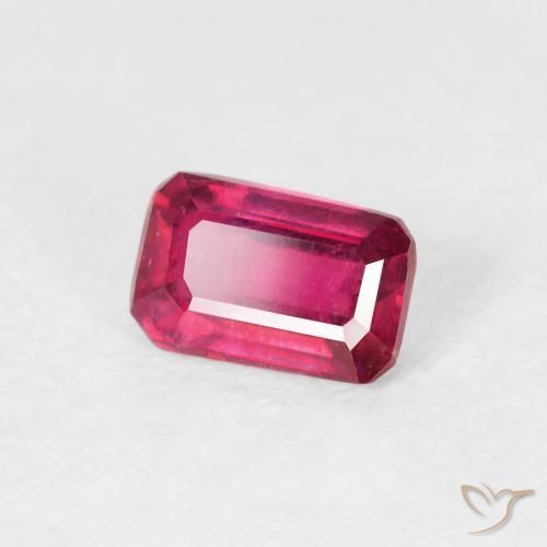 0.69カラットの天然薄いレッドルビー、八角形 / エメラルドカット、VS