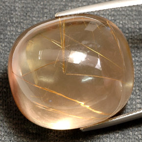 78.65カラットの天然無色＆ゴールドルチルクォーツ（27.2×24.5 mm・透明）