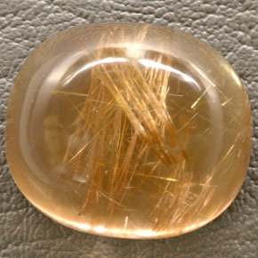 48.93カラットの天然無色＆ゴールドルチルクォーツ（23.2×20.2 mm・透明）
