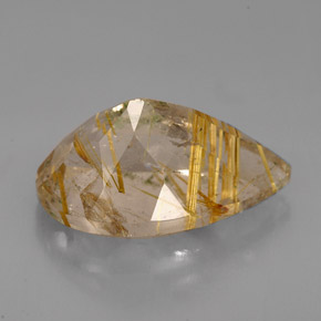 8.72カラットの天然無色＆ゴールドルチルクォーツ（18×11.1 mm・透明）