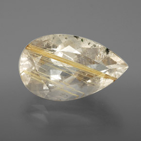 8.49カラットの天然無色＆ゴールドルチルクォーツ（17.6×11 mm・透明）