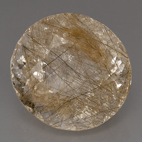 17.81カラットの天然無色＆ゴールドルチルクォーツ（17.6×16.4 mm・透明）