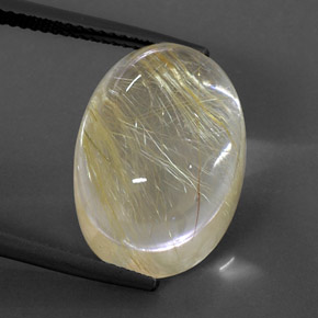 19.39カラットの天然無色＆ゴールドルチルクォーツ（18.3×13.2 mm・オーバルカット）