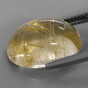 14.80カラットの天然無色＆ゴールドルチルクォーツ（18.2×13.3 mm・オーバルカット）