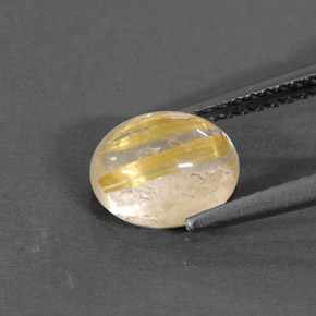 1.66カラットの天然無色＆ゴールドルチルクォーツ（8.1×6.4 mm・透明）
