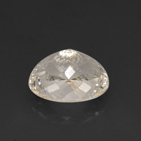 18.65カラットの天然無色＆ゴールドルチルクォーツ（17.3×14.2 mm・オーバルカット）