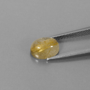 1.73カラットの天然無色＆ゴールドルチルクォーツ（8.1×6.1 mm・透明）