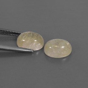 カラットの天然無色＆ゴールドルチルクォーツ（8.2×6.2 mm・透明）