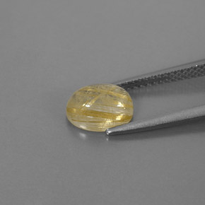 1.67カラットの天然無色＆ゴールドルチルクォーツ（8.4×6.2 mm・透明）