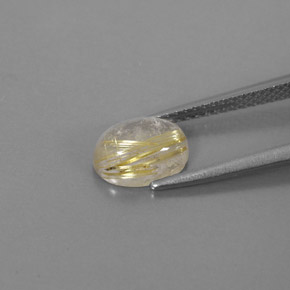 1.69カラットの天然無色＆ゴールドルチルクォーツ（8.5×6.4 mm・透明）