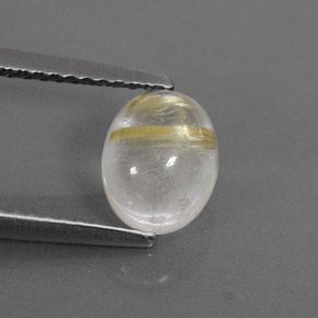 1.45カラットの天然無色＆ゴールドルチルクォーツ（7.7×6.1 mm・透明）