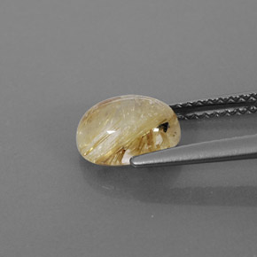 1.65カラットの天然無色＆ゴールドルチルクォーツ（8.3×6.3 mm・透明）