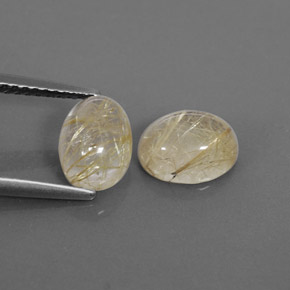 カラットの天然無色＆ゴールドルチルクォーツ（8.2×6.5 mm・透明）