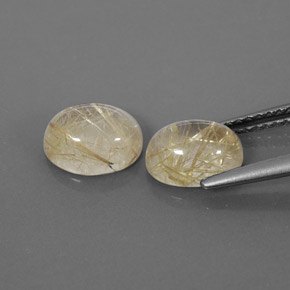 カラットの天然無色＆ゴールドルチルクォーツ（8.2×6.5 mm・透明）