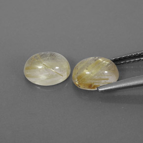 カラットの天然無色＆ゴールドルチルクォーツ（7.8×6 mm・透明）