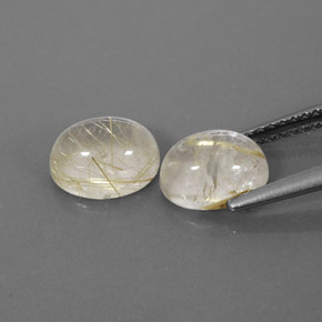 カラットの天然無色＆ゴールドルチルクォーツ（8×6.3 mm・透明）