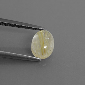 1.40カラットの天然無色＆ゴールドルチルクォーツ（7.8×5.8 mm・透明）