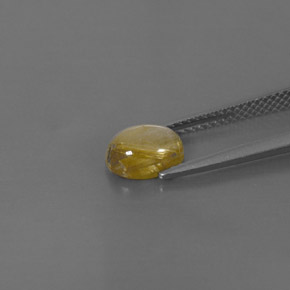 1.44カラットの天然無色＆ゴールドルチルクォーツ（7.9×6 mm・透明）