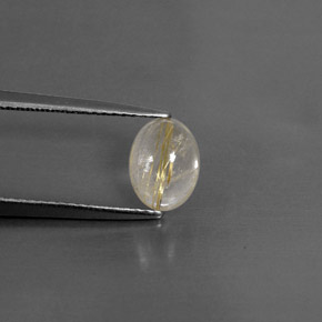 1.33カラットの天然無色＆ゴールドルチルクォーツ（8×6 mm・透明）
