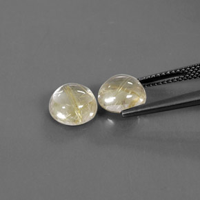 カラットの天然無色＆ゴールドルチルクォーツ（8.04 mm・ラウンドカット）