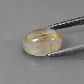 1.75カラットの天然無色＆ゴールドルチルクォーツ（8.6×6.5 mm・透明）