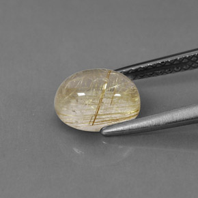 1.54カラットの天然無色＆ゴールドルチルクォーツ（8×6.1 mm・透明）