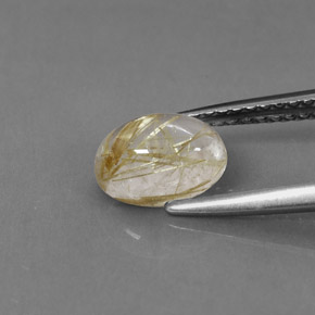 1.24カラットの天然無色＆ゴールドルチルクォーツ（7.9×6 mm・透明）
