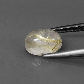 1.48カラットの天然無色＆ゴールドルチルクォーツ（8.1×6.1 mm・透明）