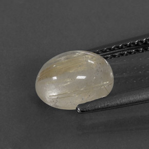 1.59カラットの天然無色＆ゴールドルチルクォーツ（8×6.3 mm・透明）