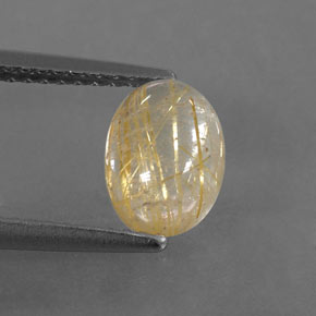 1.63カラットの天然無色＆ゴールドルチルクォーツ（8.2×6.1 mm・透明）