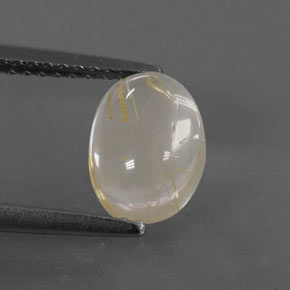 1.79カラットの天然無色＆ゴールドルチルクォーツ（8.6×6.4 mm・オーバルカット）