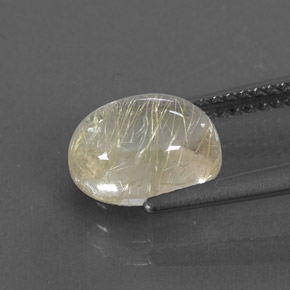 2.45カラットの天然無色＆ゴールドルチルクォーツ（9.1×7.1 mm・透明）