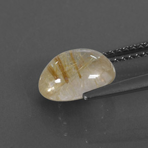 2.04カラットの天然無色＆ゴールドルチルクォーツ（9×7.2 mm・透明）