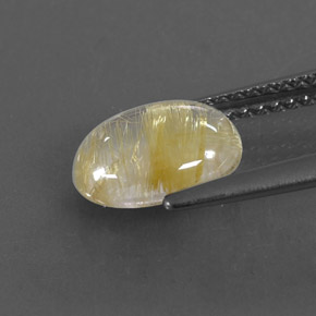 1.65カラットの天然無色＆ゴールドルチルクォーツ（9×7.1 mm・透明）