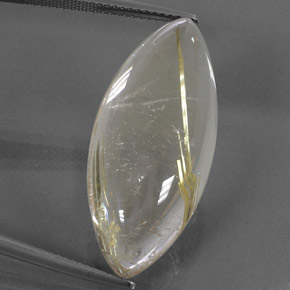 26.24カラットの天然無色＆ゴールドルチルクォーツ（31.5×13.8 mm・マーキス）