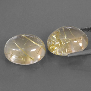 カラットの天然無色＆ゴールドルチルクォーツ（12.2×10 mm・オーバルカット）