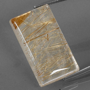 29.39カラットの天然無色＆ゴールドルチルクォーツ（25.7×14.7 mm・バゲット）