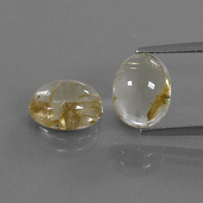 カラットの天然無色＆ゴールドルチルクォーツ（9.8×7.9 mm・オーバルカット）