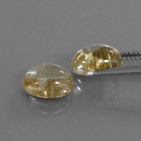カラットの天然無色＆ゴールドルチルクォーツ（9.8×7.9 mm・オーバルカット）