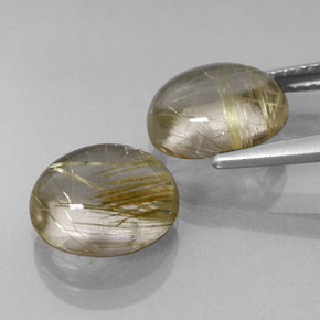 カラットの天然無色＆ゴールドルチルクォーツ（9.8×7.9 mm・オーバルカット）