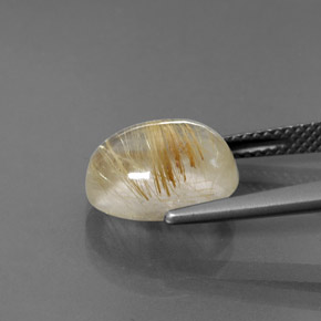 5.21カラットの天然無色＆ゴールドルチルクォーツ（11.9×9.8 mm・透明）