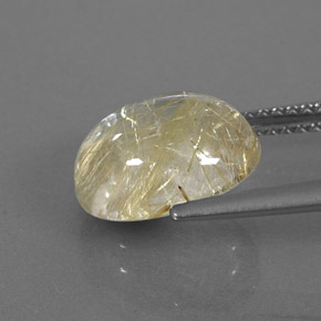 3.92カラットの天然無色＆ゴールドルチルクォーツ（11.1×9.1 mm・透明）