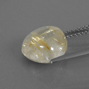3.69カラットの天然無色＆ゴールドルチルクォーツ（9.8×9.8 mm・透明）