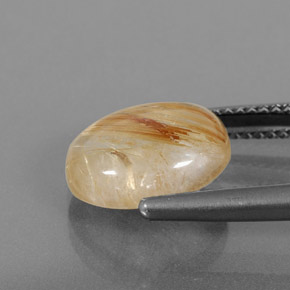 4.22カラットの天然無色＆ゴールドルチルクォーツ（11.7×9.8 mm・透明）