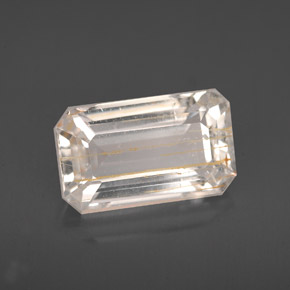 4.64カラットの天然ゴールデンルチルトパーズ（12.1×7.1 mm・透明）