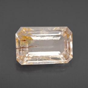 3.86カラットの天然ゴールデンルチルトパーズ（11.2×7.3 mm・透明）