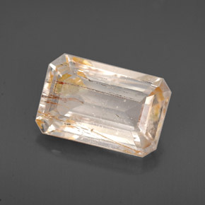 3.86カラットの天然ゴールデンルチルトパーズ（11.2×7.3 mm・透明）