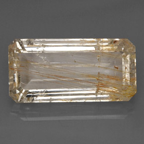 33.45カラットの天然ゴールデンルチルトパーズ（26.2×13 mm・透明）